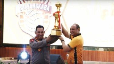 Penghargaan Kapolri ke Jakarta Bhayangkara Presisi dan Popsivo Polwan atas Prestasi di Proliga 2024