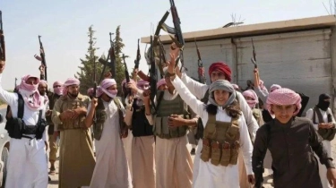 Tentara Suriah Tembaki Proksi AS di Deir Ezzor saat Pemberontakan Suku Berlanjut
