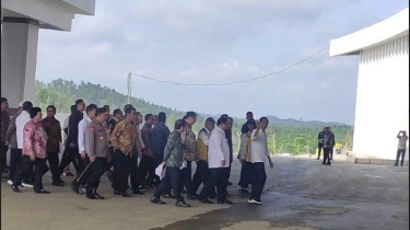 Memasuki Istana Garuda IKN Ikuti Sidang Kabinet Paripurna, Jokowi & Prabowo Sempat Lambaikan Tangan