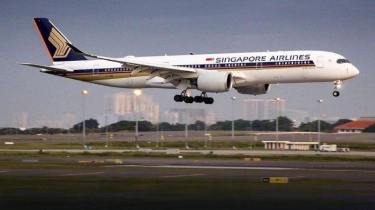 Rem SQ638 Singapore Airlines Rusak dan Berasap Saat Landing, Bandara Narita Tutup Landasan Pacu