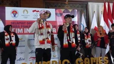 BREAKING NEWS Peraih Medali Emas Olimpiade, Rizki Juniansyah dan Veddriq Leonardo Tiba di Tanah Air