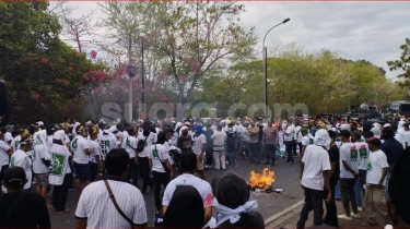 Ricuh! Massa Tolak Muktamar PKB di Bali, Sebut Muhaimin Pengkhianat Gus Dur