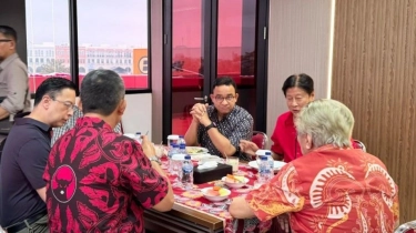 Sambangi Kantor DPD PDIP, Anies Sempatkan Salat dan Bahas Program Pro Rakyat Jakarta