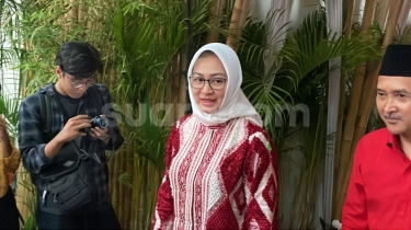 Berbaju Merah saat Sambangi Kantor PDIP Jelang Pengumuman Cakada, Airin Rachmi Dapat Jempol dari Adian