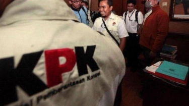 BREAKING NEWS KPK Geledah Rumah Dinas dan Kantor Bupati Situbondo