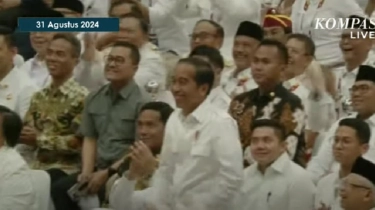 Pakai Baju Putih Celana Krem, Yel-yel Kader Gerindra Bergemuruh Sambut Jokowi di GBK Senayan