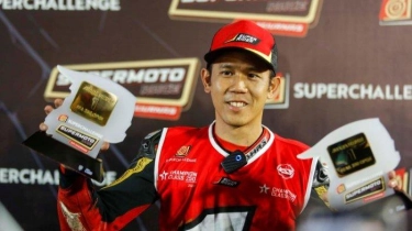 Rider Surabaya, Tommy Salim Raih Juara Umum Superchallenge Supermoto Race 2024