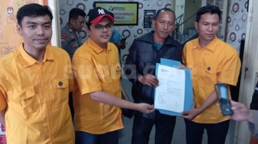 Lurah di Cilegon Bagi-bagi Kaos dan Pasang Spanduk Bacalon Wali Kota Dilaporkan