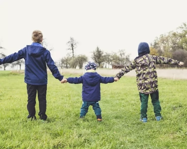 Kenali Sindrom Anak Tengah dalam Keluarga: Menguak Kepribadian, Hubungan, Persaingan, dan Favoritisme Mereka Saat Dewasa Menurut Sains