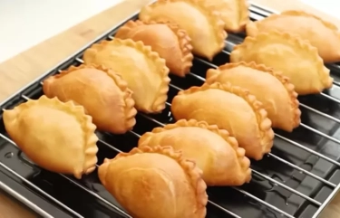 Resep Panada Sosis Pedas yang Enak dan Empuk, Tanpa Mixer!