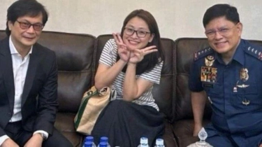 Warga Filipina Geram Alice Guo Berfoto Bareng Pejabat Sambil Tersenyum di Kantor Polisi Indonesia