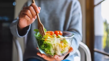 Biasanya Digunakan untuk Salad, Sayuran Apa yang Tidak Boleh Dimakan Mentah? Simak 8 Daftarnya