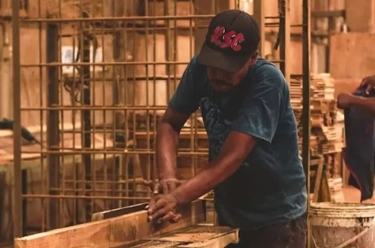 Tertarik Aplikasikan Kayu Jati untuk Kusen dan Pintu agar Rumah Tampak Mewah nan Elegan, Simak Tips Berikut