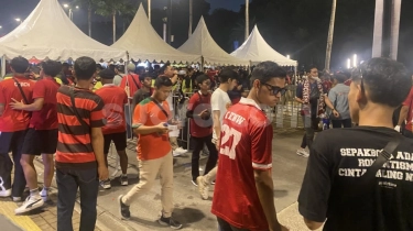 Di Tengah Ribuan Suporter Timnas Jelang Laga Indonesia Vs Australia, Calo Tiket ''Bergentayang'' di GBK