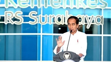 Senyum Jokowi Saat Ditanya Soal Peluang Reshuffle Kabinet Di IKN