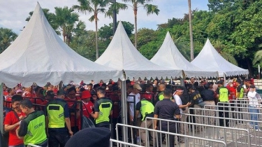 Jelang Laga Timnas Indonesia Vs Australia, Petugas Sita Korek dan Benda Terlarang di Pintu Masuk GBK