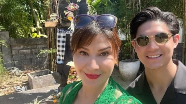 Kebersamaan di Piodalan Bali, Tamara Bleszynski dan Teuku Rasya Tunjukkan Kedekatan Ibu-Anak