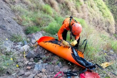 Andalkan Drone Thermal, Tim SAR Berhasil Evakuasi Pendaki yang Meninggal Dunia Setelah Terperosok Masuk Jurang di Gunung Abang Bali