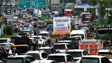 Puncak Macet! Polisi Terapkan One Way Berulang Kali