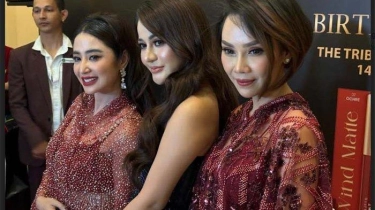 Dewi Perssik Kaget Dapat Hadiah Gaun Senilai Rp 100 Juta Dari Penggemar