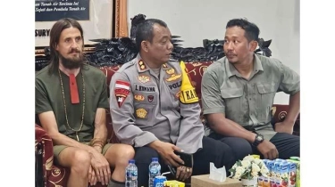 BREAKING NEWS: KKB Papua Bebaskan Pilot Susi Air Kapten Philips Mark Mehrtens