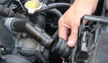 Ciri-Ciri Selang Radiator Mobil Rusak dan Perlu Diganti, Kalau Dibiarkan Bisa Sebabkan Overheat