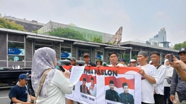 Gaungkan Coblos 3 Paslon, Pendukung Anies Kepung KPU saat Cagub-Cawagub Ambil Nomor Urut: Kami Tidak Mengancam!