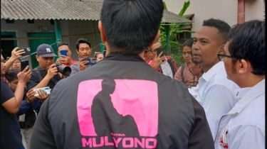 Kenakan Rompi 'Putra Mulyono', Kaesang Janjikan Bedah Rumah di Tangerang