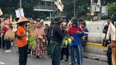 Ikut Demo Sambil Pikul Mangga & Petai, Para Petani Tuntut Pemerintah Tuntaskan Reforma Agraria