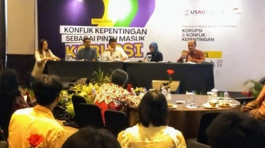 Ketua KPK Banjir Tepuk Tangan Saat Lontarkan Pantun Soal Jualan Pisang dan Nebeng Jet Pribadi