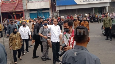 Bertemu Pedagang di Pasar Mawar, Jokowi Minta Maaf Sebesar-besarnya karena Ini