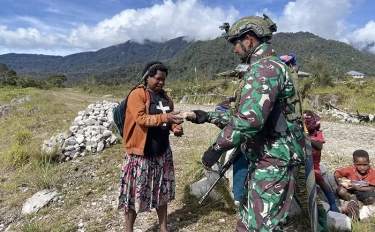 Melihat Aksi Koops TNI Habema di Kampung Wuloni Papua Tengah, Lakukan Pendekatan Humanis di Sela Patroli Pengamanan Perbatasan