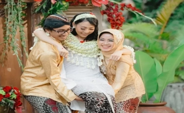 Sakral dan Melekat dengan Tradisi, Inilah 7 Makna Prosesi Pranikah yang Dilakukan oleh Pengantin Adat Jawa