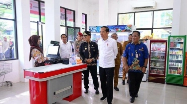 Jokowi Tinjau Fasilitas Pendidikan Hingga Bagi-bagi Sepeda di SMK Negeri 1 Tanah Grogot