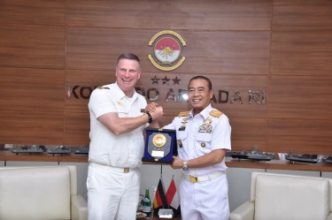 Bawa Dua Kapal Perang dari Jerman, Commander Flotilla 2 German Navy Temui Panglima Koarmada RI