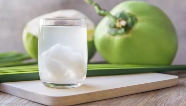 Jarang Diketahui! Minum Air Kelapa Secara Berlebihan, Ternyata Bisa Sebabkan Masalah Kesehatan