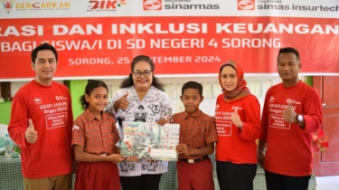 Asuransi Sinar Mas Gelar Literasi Keuangan dan Bagikan 337 Asuransi Mikro Bagi Siswa dan Nelayan di Kota Sorong