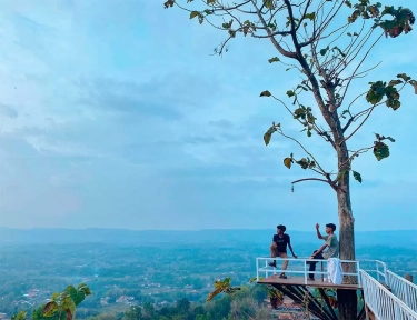 Puncak Ratu Pamekasan Jadi Destinasi Asyik untuk Kamping