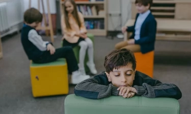 9 Perilaku yang Menunjukkan Orang dengan Kepribadian Introvert Tidak Akan Sukses dan Gagal Menjalani Kehidupan Profesional, Segera Hindari!