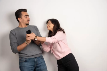 Pasangan Sering Menuduh Anda Selingkuh? Berikut 5 Cara Menghadapi Sindrom Othello dalam Hubungan
