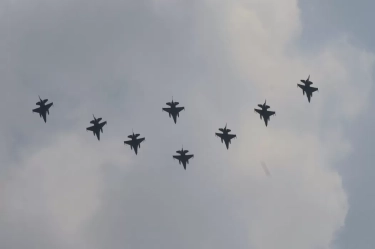 4 Jet Tempur F-16 Dikerahkan TNI AU untuk Kawal Tamu Negara yang Datand pada Pelantikan Presiden Terpilih Prabowo Subianto