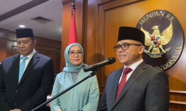 Sertijab Menteri PANRB dari Kabinet Jokowi ke Prabowo, Azwar Anas Sebut Rini Widyantini Orang Dalam