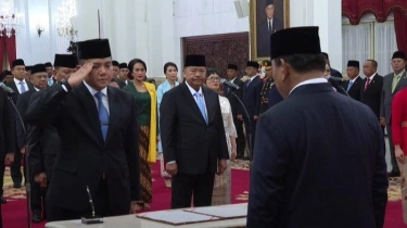 Benarkan Jabatan Sekretaris Kabinet yang Diemban Mayor Teddy Setara dengan Jenderal TNI Bintang 4?