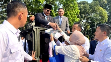 Bahagianya Ayu Bertemu Langsung & Dapatkan Tanda Tangan Prabowo, Netizen: Beruntung Sekali Mbak Ayu