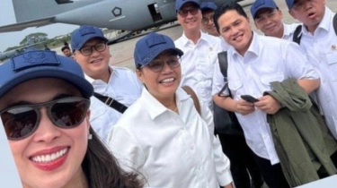 Momen Para Menteri dan Wamen Kabinet Merah Putih Swafoto Sebelum Naik Hercules di Bandara Halim