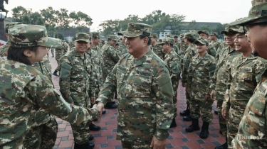 Makna Baju Loreng dan Safari Khaki yang Dikenakan Para Menteri Selama Retreat di Magelang