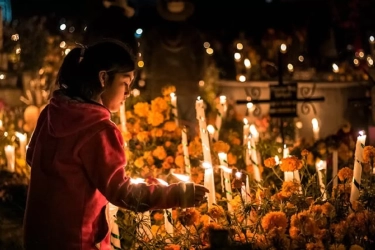 Sejarah Hari Raya Orang Kudus Dalam Tradisi Kekristenan, Berhubungan dengan Hari Halloween Dalam Tradisi Celtic Kuno Samhain