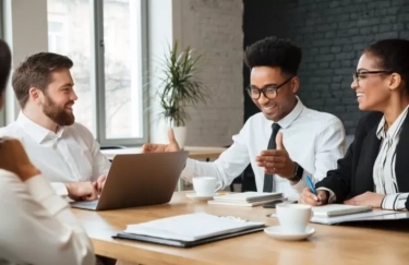 6 Cara Menghadapi Rekan Kerja yang Ekstrovert di Kantor: Strategi Cerdas untuk Mengoptimalkan Potensi Mereka