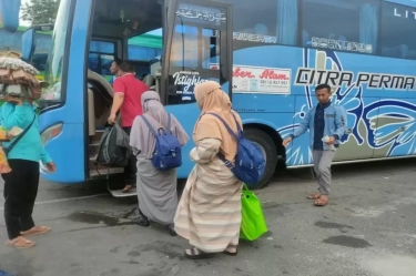 Dari Merak sampai ke Bandung, Ini Daftar PO Bus yang Paling Sering Menaik-turunkan Penumpang di Jalan Tol, Padahal Berbahaya   