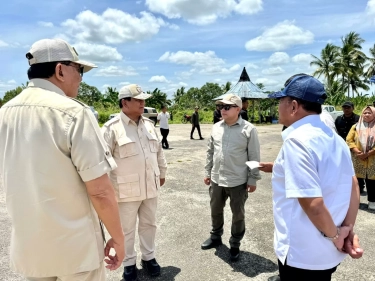 Prabowo Didampingi Haji Isam saat Berkunjung ke Proyek Cetak Sawah di Papua Selatan